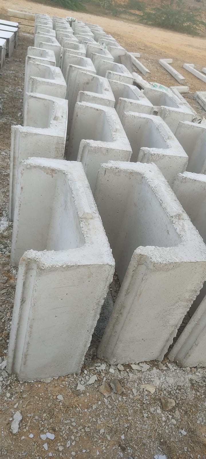 U-shaped drainage channels